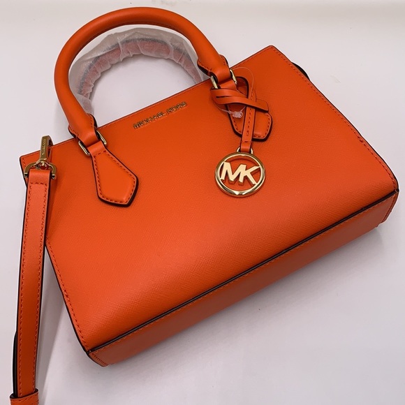 MICHAEL KORS SHEILA SMALL CENTER
ZIP SATCHEL/CROSSBODY POPPY
COLOR - Picture 15 of 16